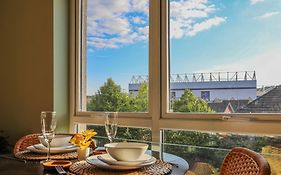 Noah Suite I Central 2Br I Sleeps 6 I Close To Cardiff Football Stadium I Cardiff City Centre I Principality Stadium I Cardiff Castle I Wifi I Parking And Easy Access To Barry Island
